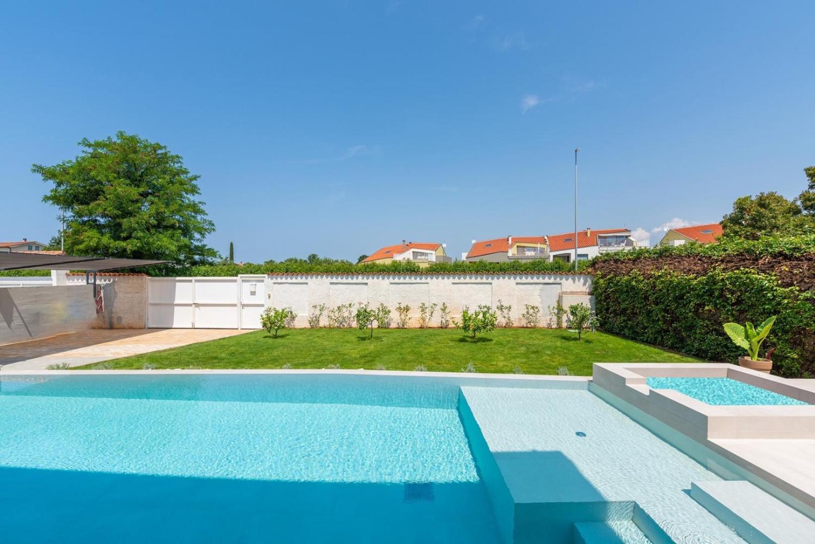 Villa Irena With Private Pool In โปเรช ภายนอก รูปภาพ