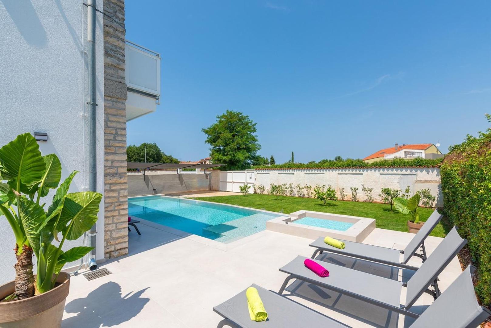 Villa Irena With Private Pool In โปเรช ภายนอก รูปภาพ